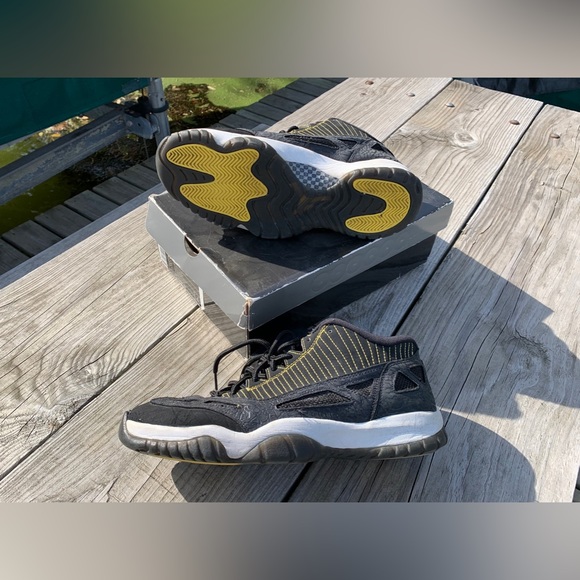 Nike Air Jordan 11 Low IE "Zest" - Picture 2 of 8